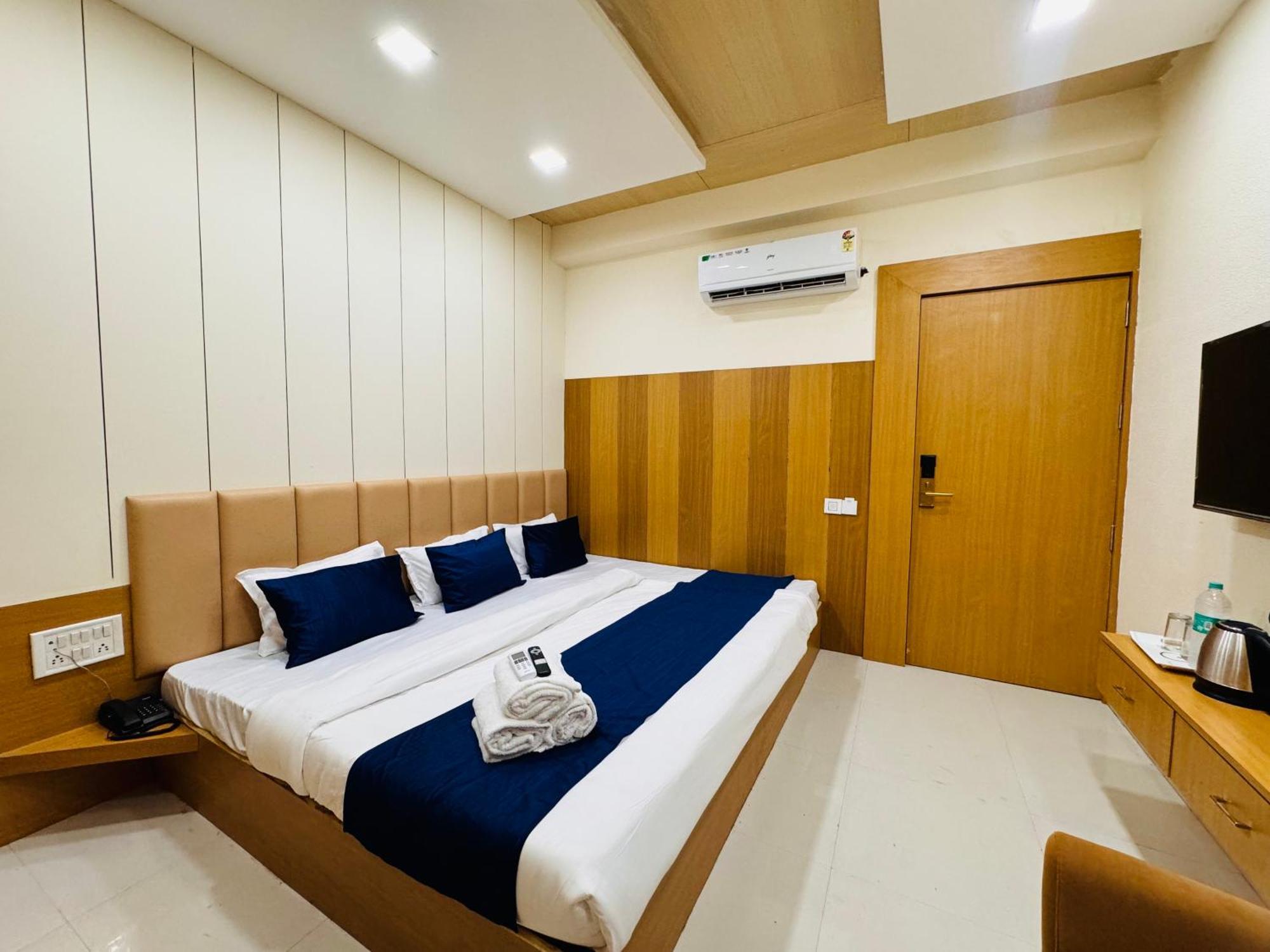 Hotel Shivlok อุจเจน ภายนอก รูปภาพ